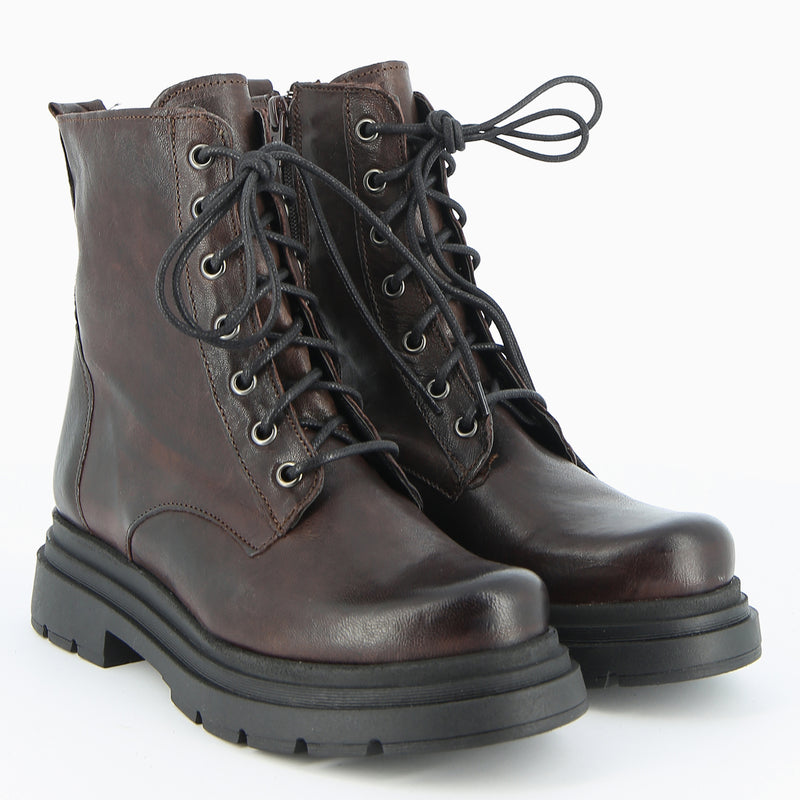 Silvia Stivaletto Allacciato Moro | Roberta Martini